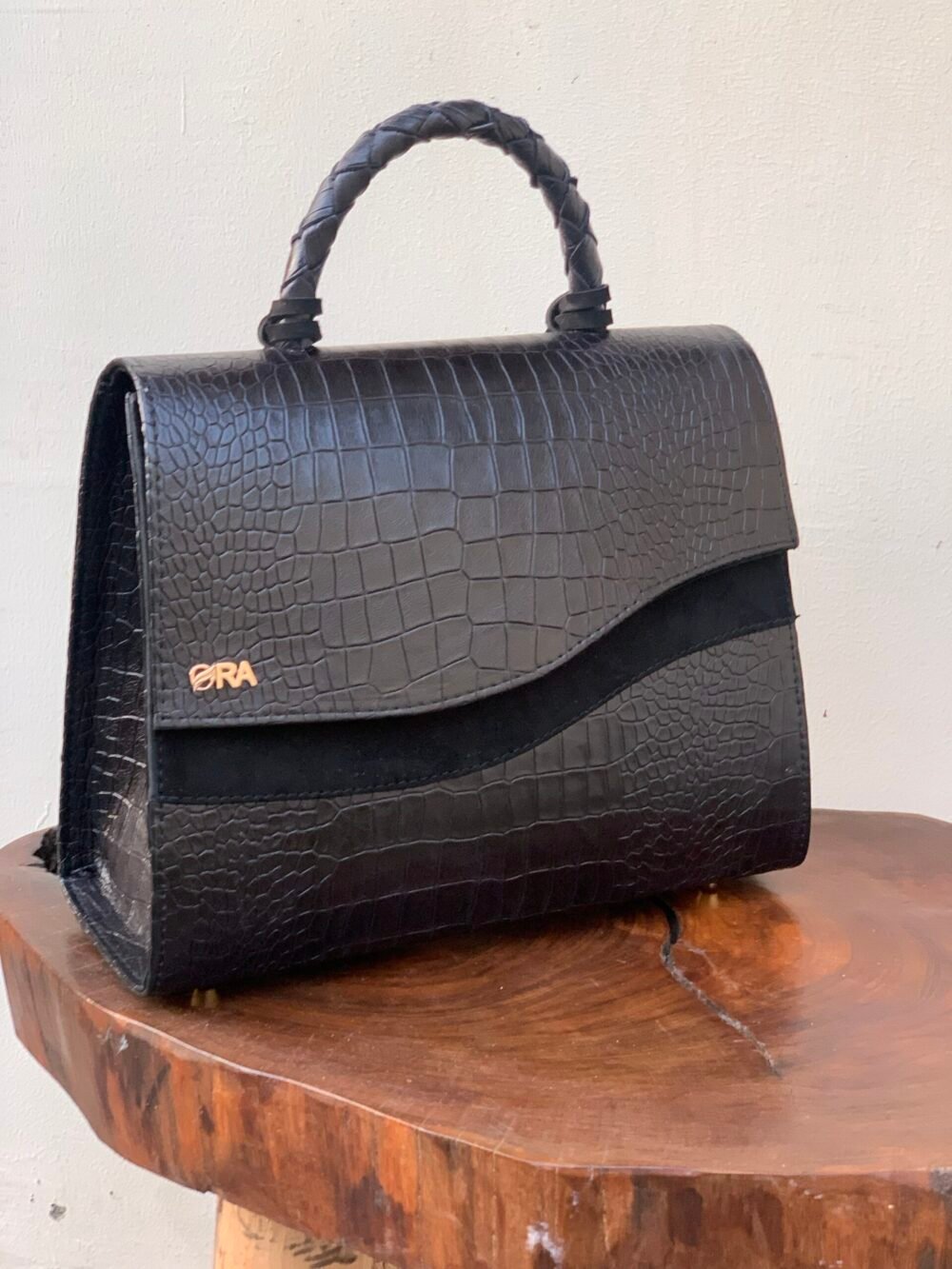 Ora Classic, Black
Large