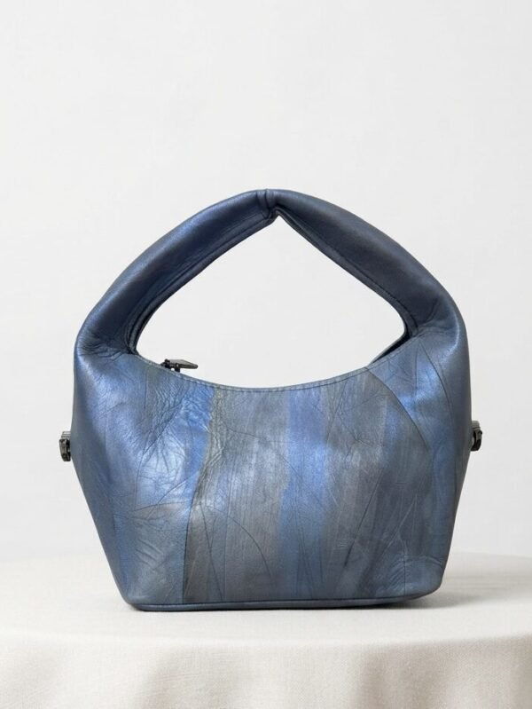 Nelo MIDI, in metallic blue ( first Image)